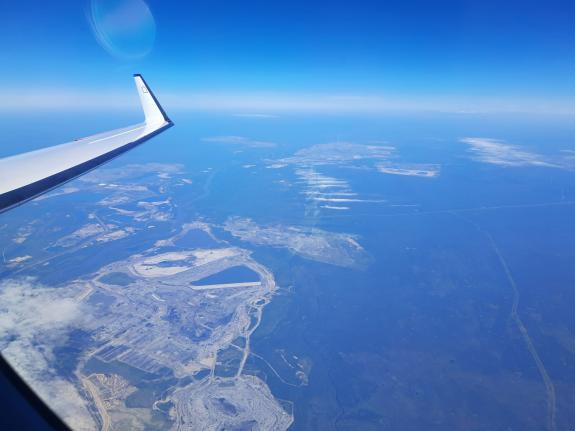 Blick aus dem Forschungsflieger HALO beim Überflug von Ölsänden in Alberta/Kanada
