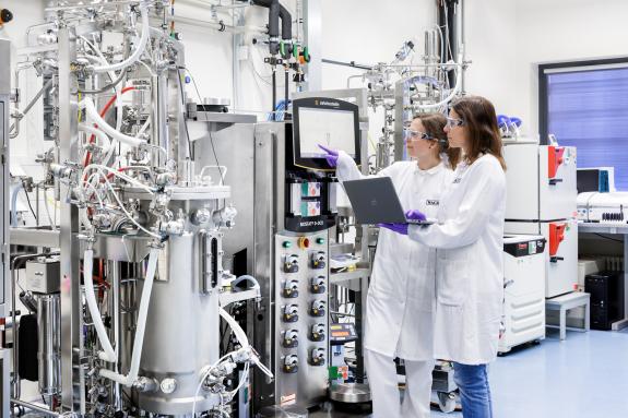 Einblick in ein Labor bei Wacker Biotech GmbH
