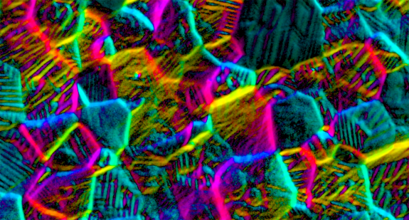 Bunte Farben schlängeln sich wie Fäden über das Bild