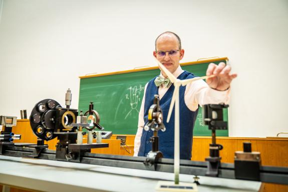 Prof. Gerhard Paulus hält eine Vorlesung
