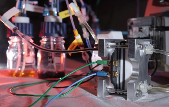 Eine Redox-Flow-Batterie im Labormaßstab